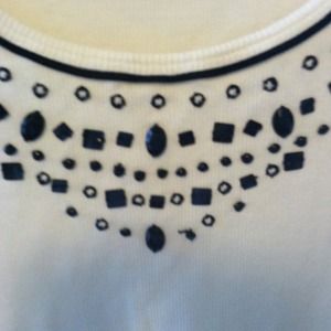 👟White Tank with black beading