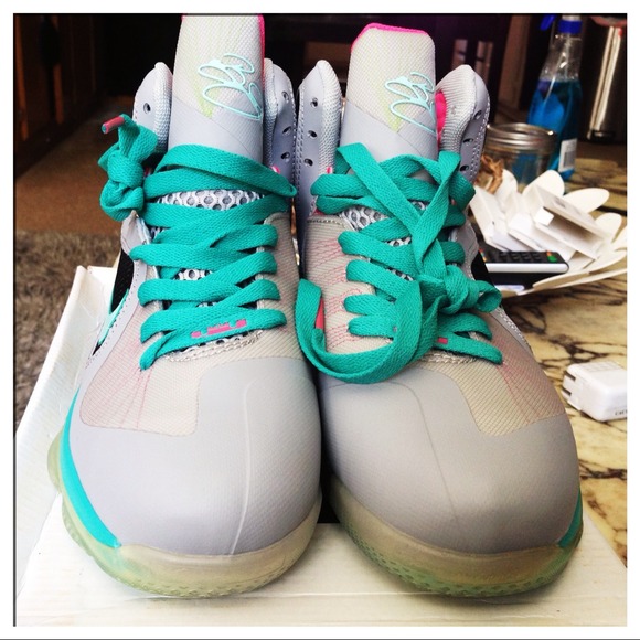 Nike woman's Lebron 9 elite - Picture 4 of 4