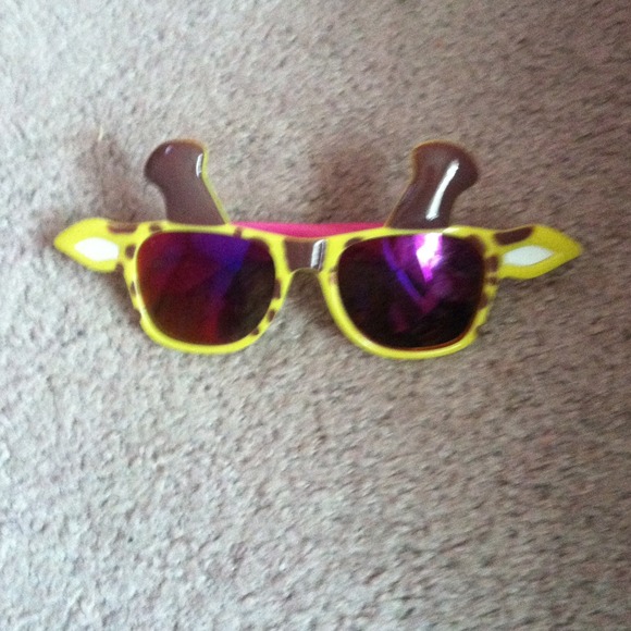 Giraffe sunglasses 💟💟