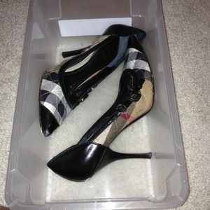 Burberry pumps