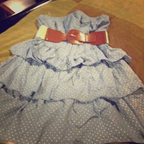 Sleeveless Shirt w/Belt.. It can also be a dress.