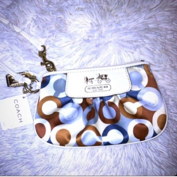 Coach poppy wristlet! :)