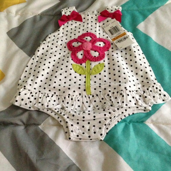 NWT!!0-3 months. White with black polka dot onesie