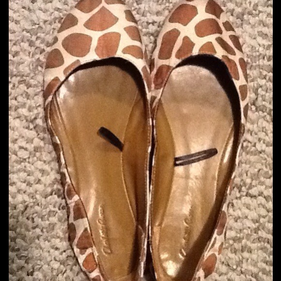 Charlotte  Russe giraffe print flats