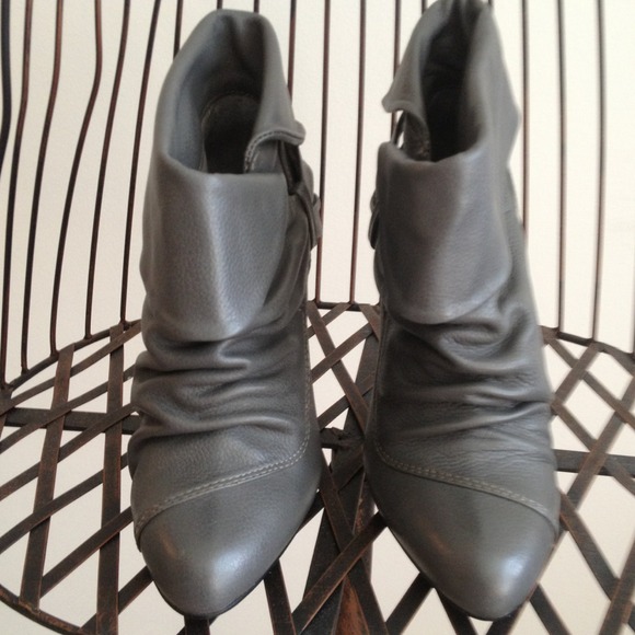 ❗️❗️SOLD❗️❗️Grey booties, genuine leather! - Picture 2 of 3
