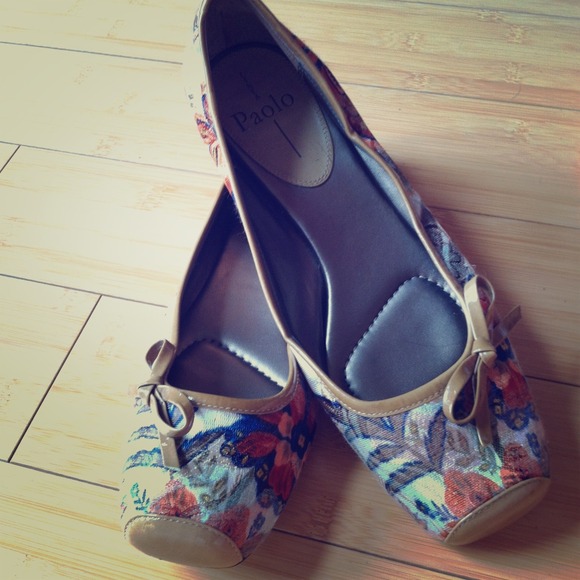 Bundle @bwasyl07  Beautiful flats and Gap Sweater