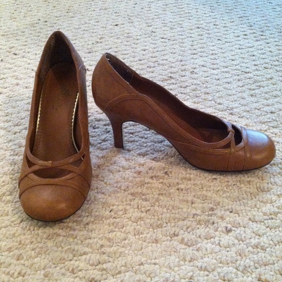 Brown heels - Picture 2 of 3