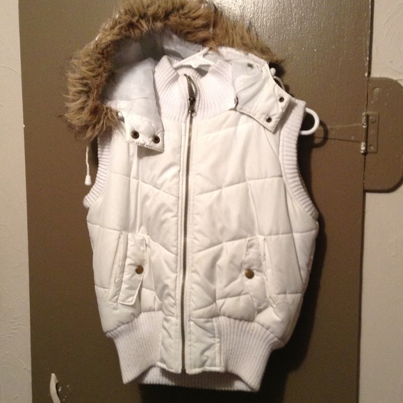 Reserved Cute white vest
