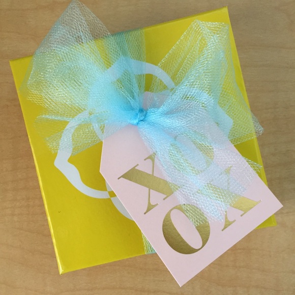 ๐ซSOLD๐ซ Rayne Necklace in Mystic Iridescent - Picture 3 of 4