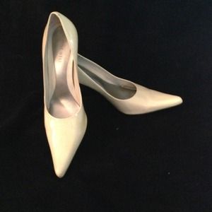 Authentic cream/white Nine West Heels!! Size 7.5