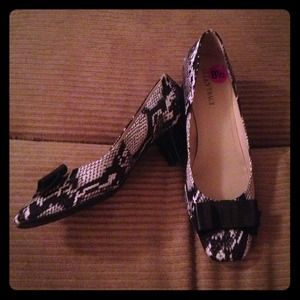 Ellen Tracy size 8 1/2 heels.