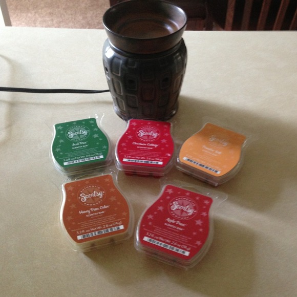 Large barley used Scentsy warmer w/Scents!