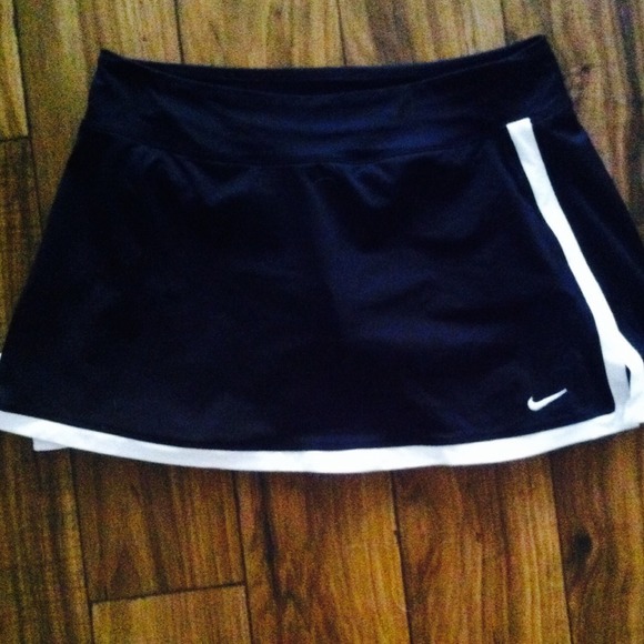 Nike tennis/running Skirt - Picture 2 of 4