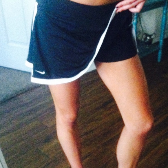 Nike tennis/running Skirt - Picture 3 of 4