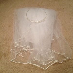 Beautiful White Veil w/Crystal Embroidery