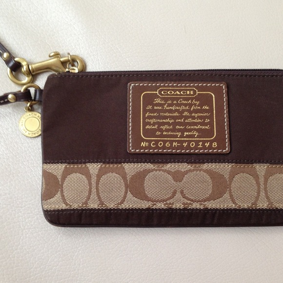 *moving sales!* 💯Authentic Coach Wristlet - Picture 2 of 3