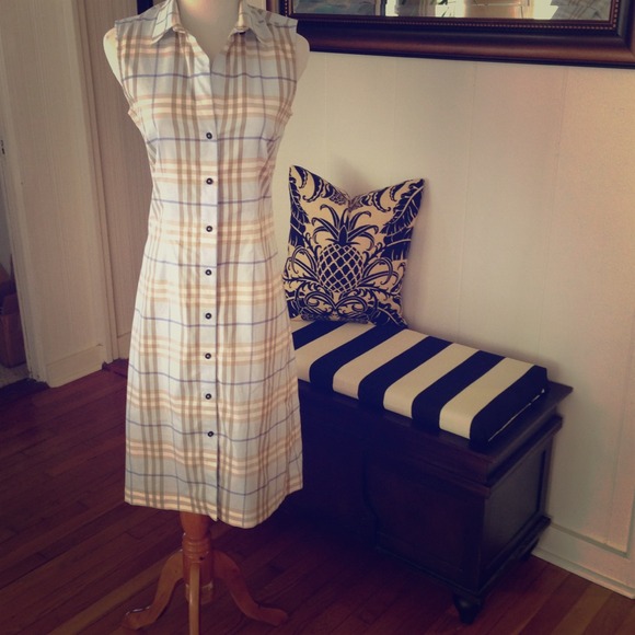 Make an offer! Burberry printed dress classic fit!