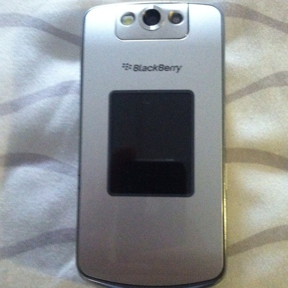 Verizon blackberry pearl flip 8230 smartphone. - Picture 1 of 3