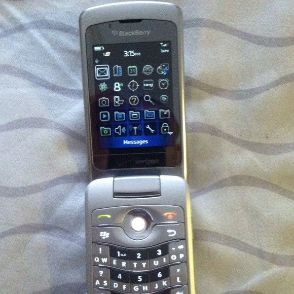 Verizon blackberry pearl flip 8230 smartphone. - Picture 2 of 3