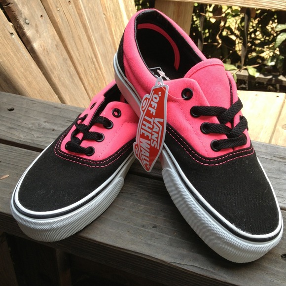 VANS neon pink and black color block. 😍😍😍