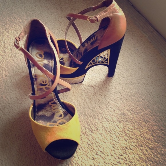 Sam Edelman Shoes - 🎉Host Pick10/20🎉Suede leather wedge sandal