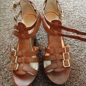 Express wedge sandals