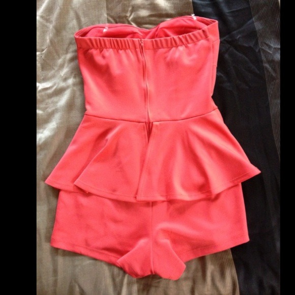 🚫SOLD🚫 Peplum Romper - Picture 2 of 3