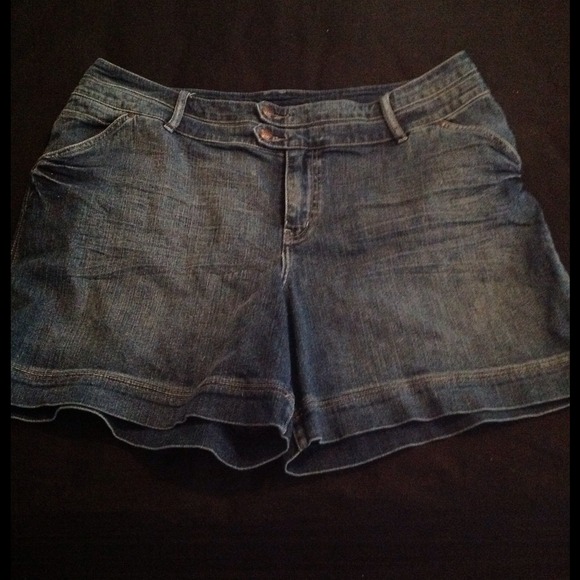 Like new lane bryant shorts. Size 22