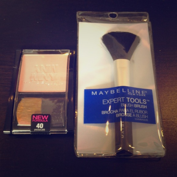 💓Maybelline blush brush and precious pink blush💕