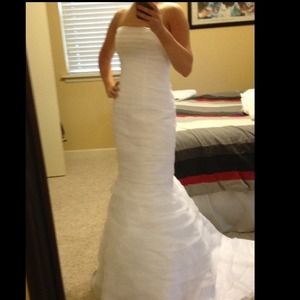 Brand-new, beautiful wedding gown!! 💍❤