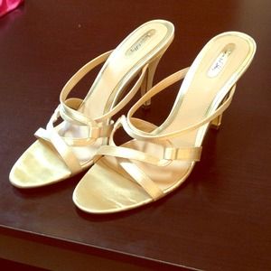 Strappy gold Sam&Libby heels