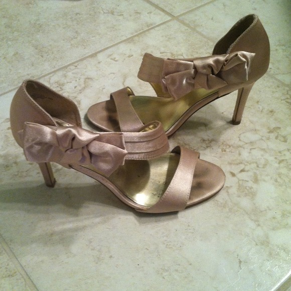Shoes - Bow Heels Shoes - Bow Heels