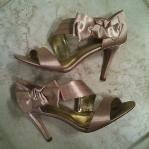 Shoes - Bow Heels Shoes - Bow Heels