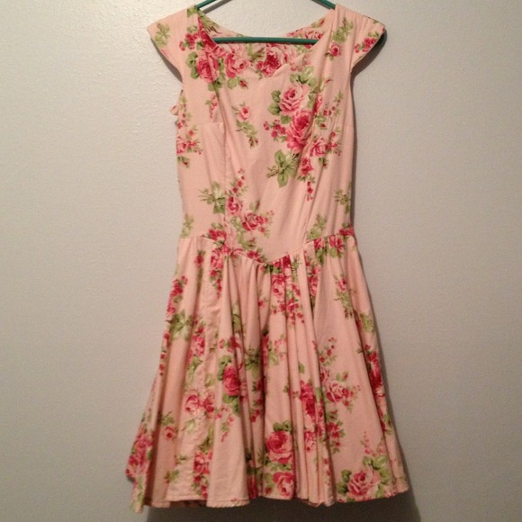 Gorgeous vintage style floral dress
