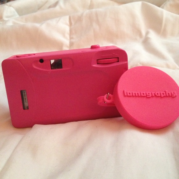⛔SOLD⛔Pink fisheye lomography camera! - Picture 2 of 4