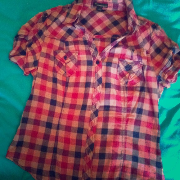 •SOLD• Navy and Pink Flannel Top
