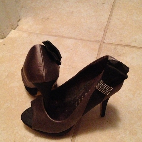 Heels - Picture 1 of 1