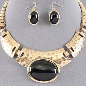 Fashion vintage; Necklace is HEAVY