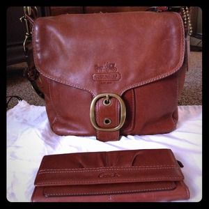 Authentic Leather Coach purse WITH wallet.