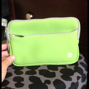 💚NWOT Lime Green Neoprene Tablet Case💚