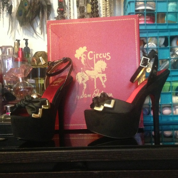 Sam Edelman suede and satin sandal pump