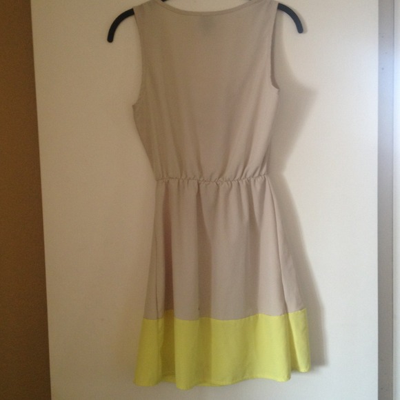 ⭐⭐SOLD⭐⭐ bebe colorblock dress - Picture 3 of 4