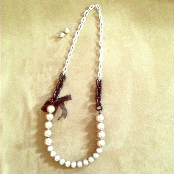 Black and silver necklace - Picture 1 of 1