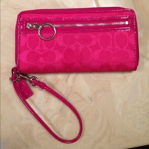 🚫SOLD!🚫 Pink Coach Wristlet/Wallet