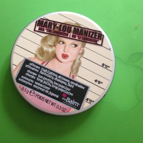 ❌SOLD❌The balm Mary lou manizer highlighter