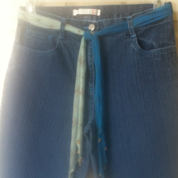 Scarf belted jean.. Lightly used - Picture 1 of 3