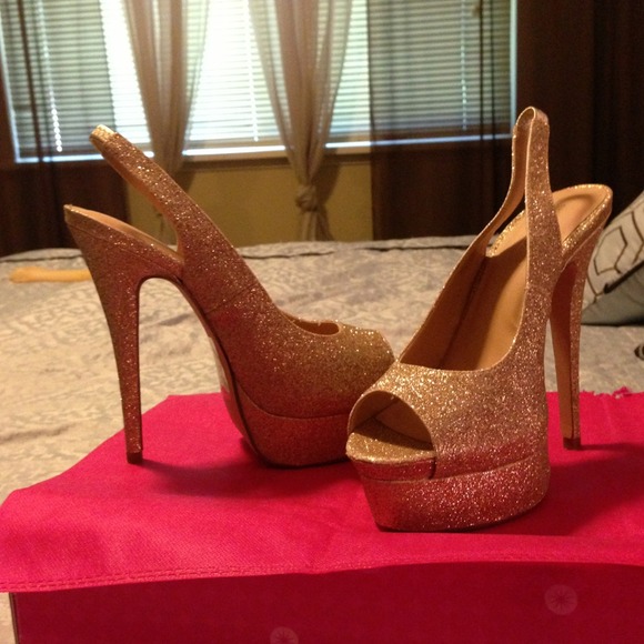 shoedazzle Shoes - Gold glitter heels