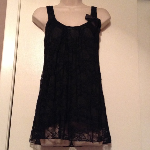🎯SOLD Lace Lined Tank with Bow Shoulder Appliqué