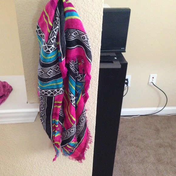 Adorable light weight scarf