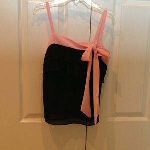 Adorable flowy top with bow